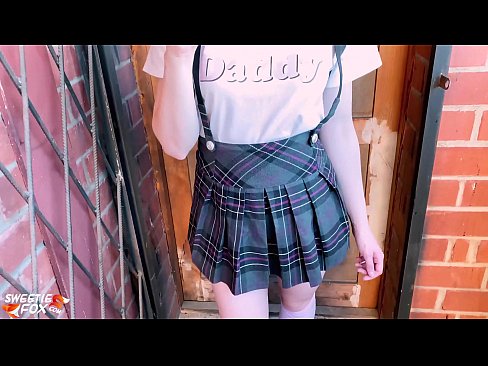 ❤️ Schoolgirl sûget har lul djip en neukt ynstee fan klassen. ️ Just porno by wy ❌