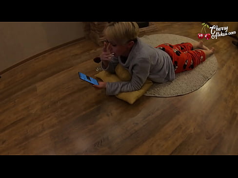 ❤️ Gekke blonde sûgje Enorme lul dy't derop sûgje en stuiterje - Anale seks ️ Just porno by wy ❌