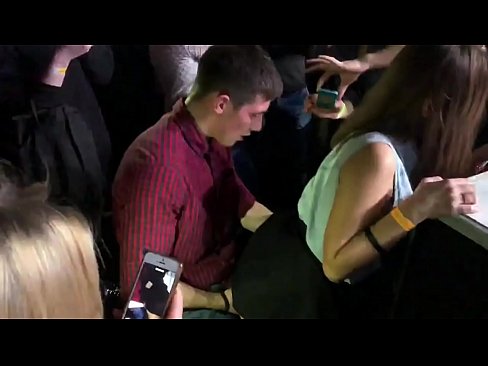 ❤️ Echte seks yn in Russyske nachtclub. 18-jierrich Russysk famke yn 'e anus en fagina neukt yn in nachtclub ️ Just porno by wy ❌